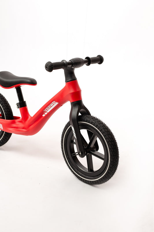 Skrejritenis XERWEI "sarkans"