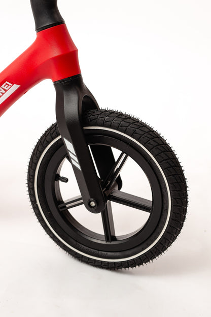 Skrejritenis XERWEI "sarkans"