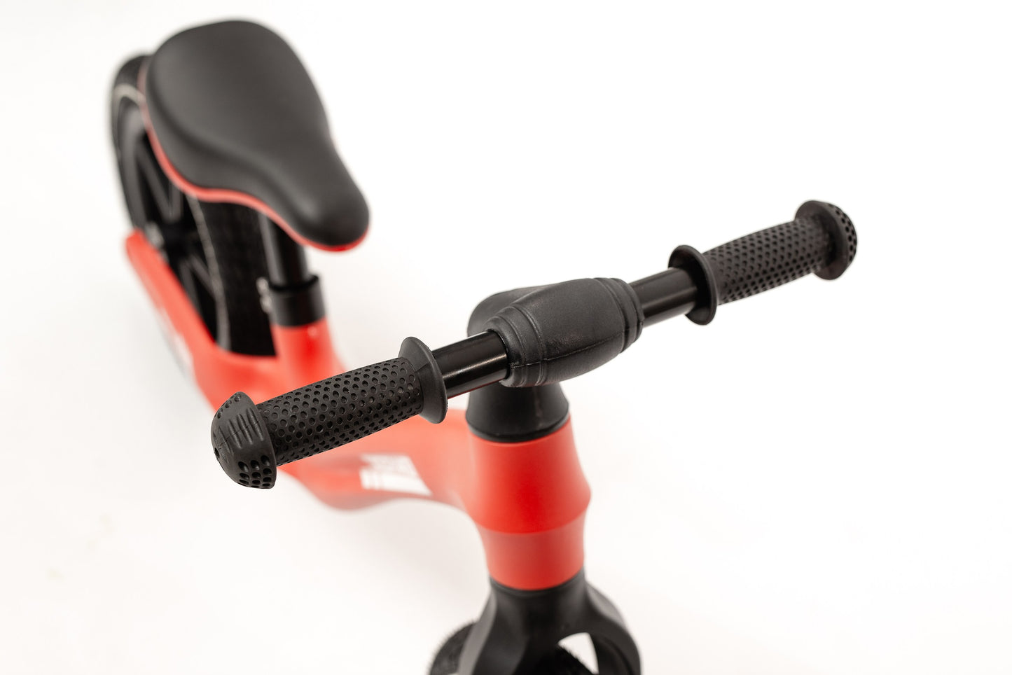 Skrejritenis XERWEI "sarkans"