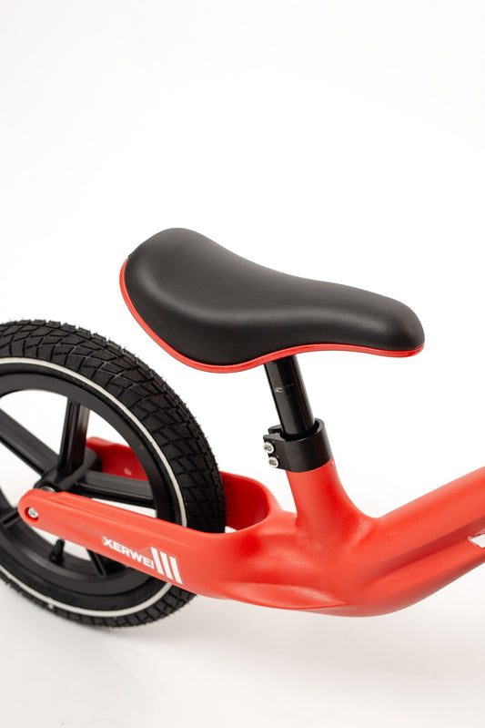 Skrejritenis XERWEI "sarkans"