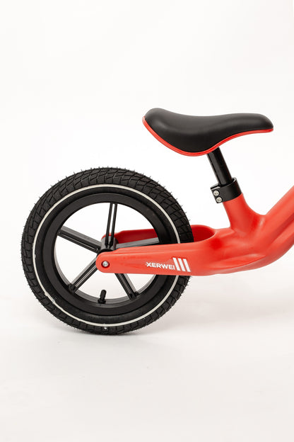 Skrejritenis XERWEI "sarkans"