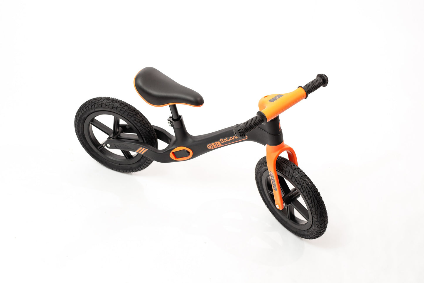 Skrejritenis BALANCE "melns"