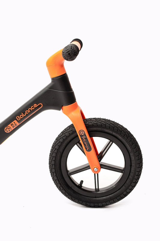 Skrejritenis BALANCE "melns"